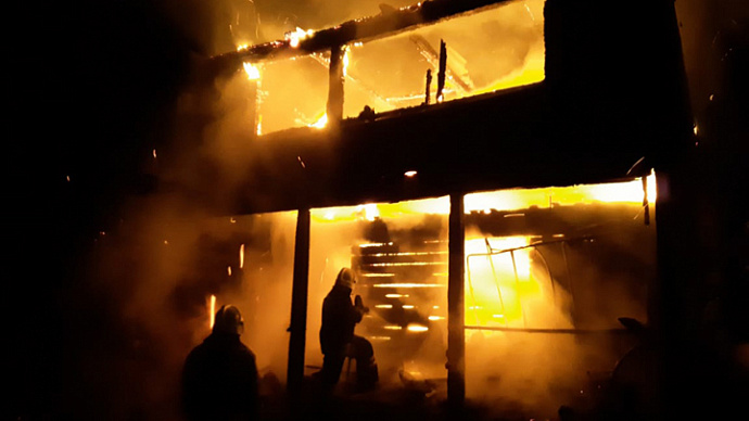 В Серове горело бывшее здание Энерголесокомбината