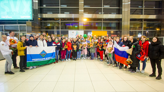 Женская сборная России по дзюдо прилетела в Екатеринбург