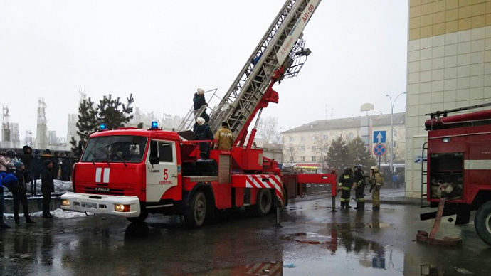 Трагедия в Кемерово: 12 человек погибли при пожаре в ТРЦ