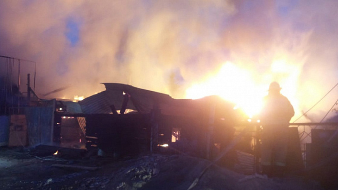 В Берёзовском пожар оставил без дома семью из шести человек