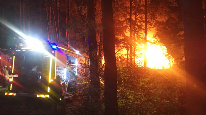 В Екатеринбурге за три часа потушили пожар в СНТ «40 Лет Октября»
