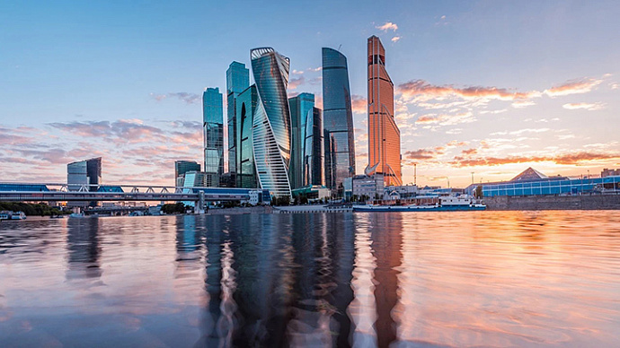 В Москве ввели ограничения по работе клубов, ресторанов и театров