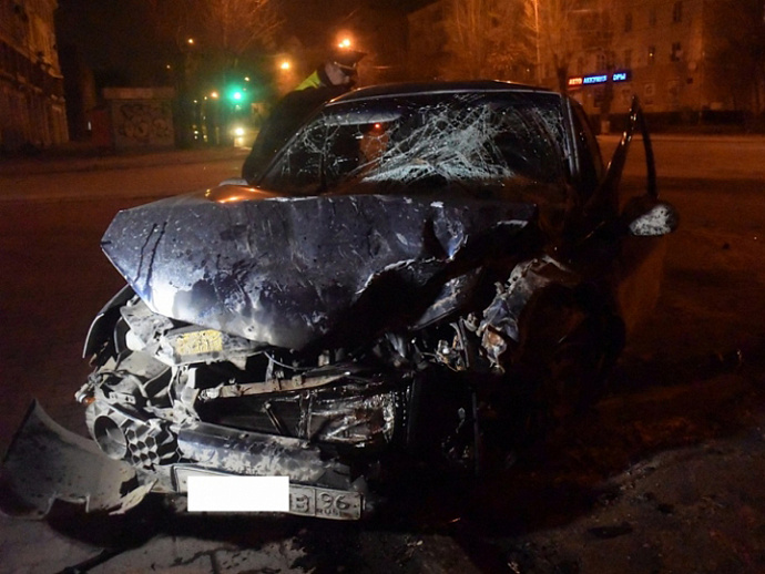 В Екатеринбурге столкнулись «Лада» и «Тойота»: четверо пострадали