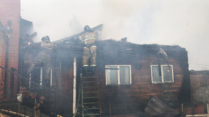 В посёлке под Екатеринбургом сгорел дом на улице Верхней