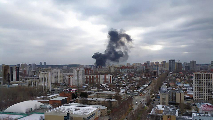 Пожар на стройплощадке возле Южного Автовокзала в Екатеринбурге