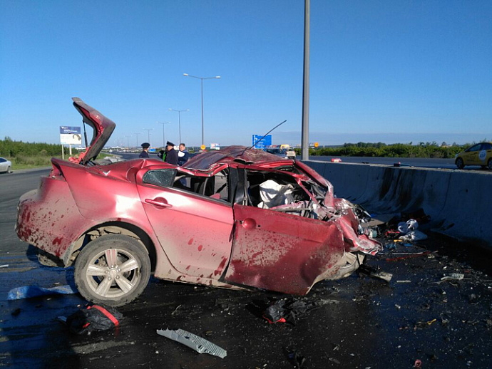 В Екатеринбурге возле Кольцово насмерть разбился водитель «Мицубиси»