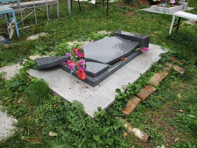 Под Нижним Тагилом задержаны малолетние осквернители кладбища