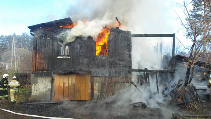 Пожилой екатеринбуржец пострадал при пожаре в частном доме