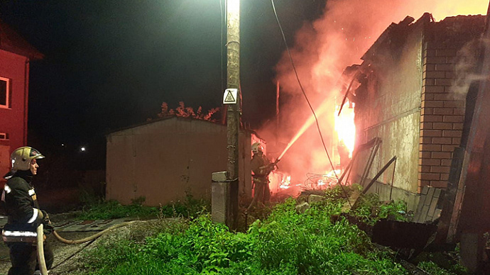 В Горном Щите пять человек остались без дома из-за пожара