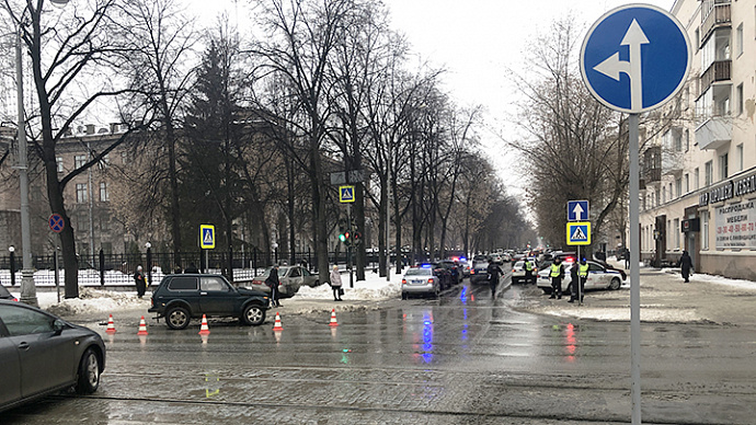 Пассажирка в коме: в центре Екатеринбурга столкнулись «Нива» и «Тойота»
