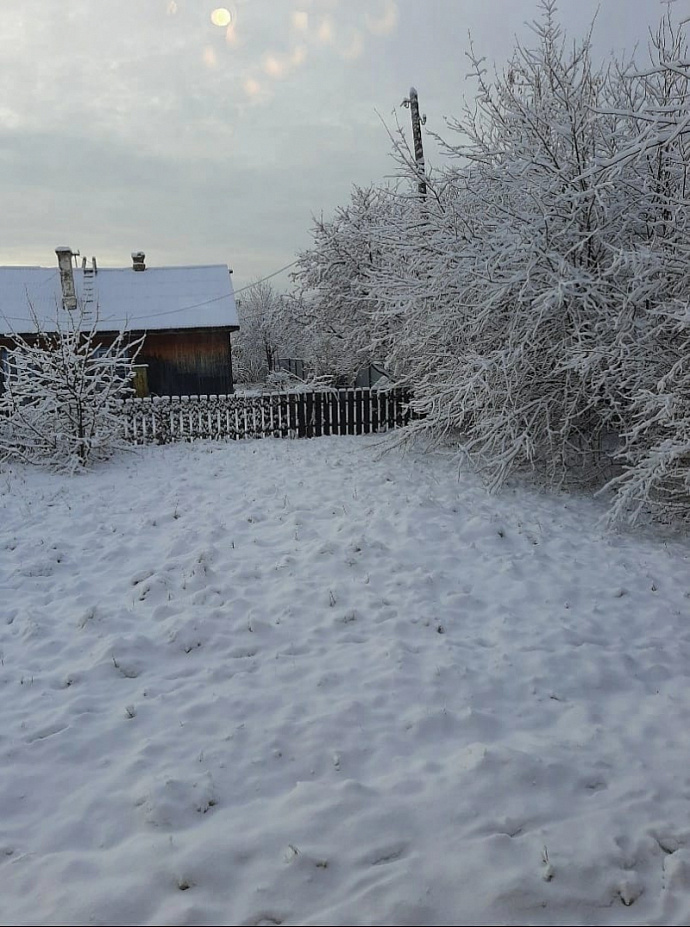 В Озёрном люди два дня сидят без света: снег налип на провода