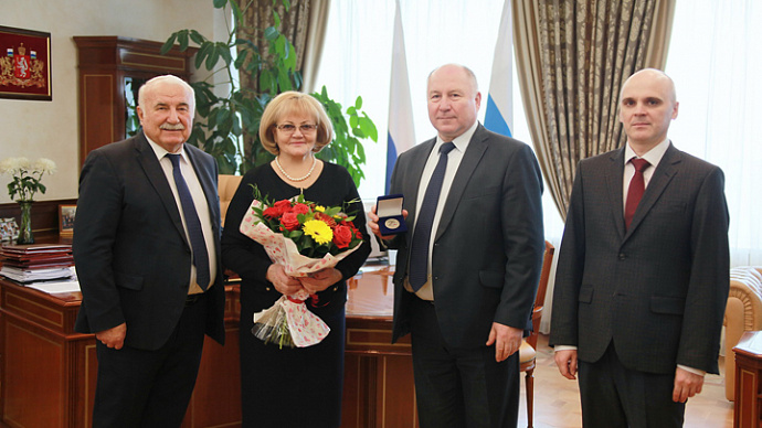Людмила Бабушкина награждена медалью к 25-летию избирательной системы РФ