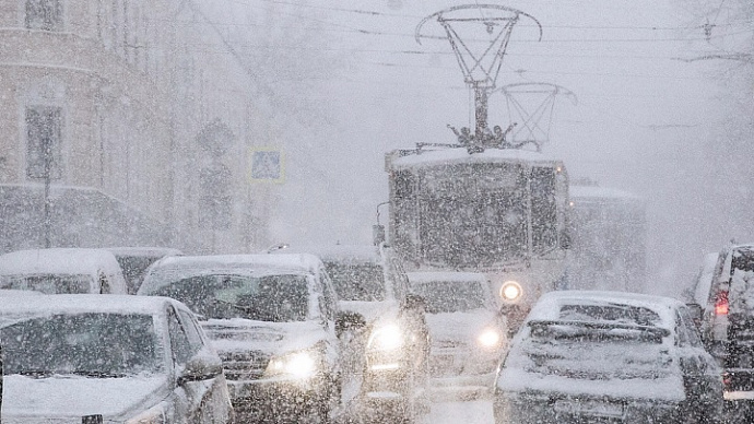 Срочно! Свердловская ГИБДД обратилась к водителям в связи со снегопадами