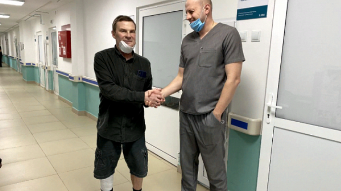 Челябинские врачи восстановили мужчине пораженную опухолью челюсть из кости его ноги