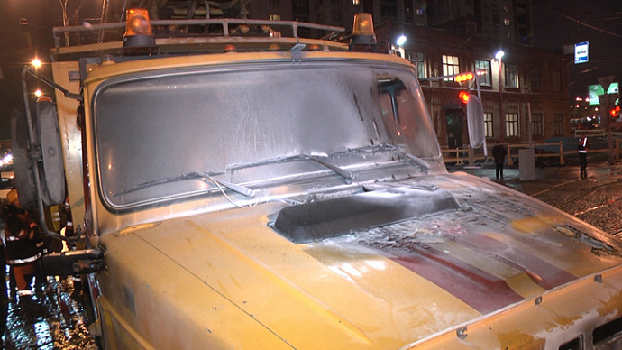 В Екатеринбурге на репетиции парада загорелся автомобиль