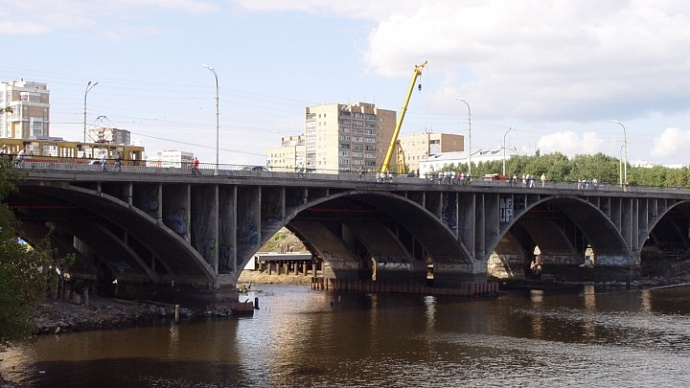 В августе три раза будет закрыто движение по Макаровскому мосту