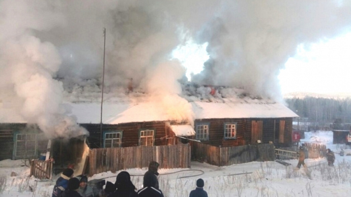 В Аяти 18 человек спаслись из горящего барака