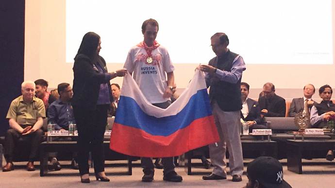 Екатеринбургский школьник получил золотую медаль международной выставки в Дели
