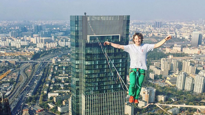 Канатоходец из Екатеринбурга поставил мировой рекорд на «Москва-сити»