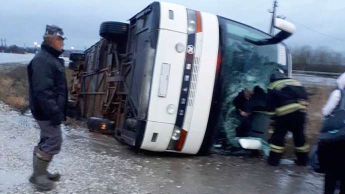 В Удмуртии опрокинулся автобус из Свердловской области, есть пострадавшие