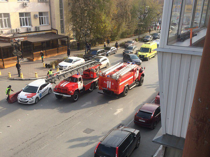 Пожар в самом центре Екатеринбурга: горит двухэтажное здание