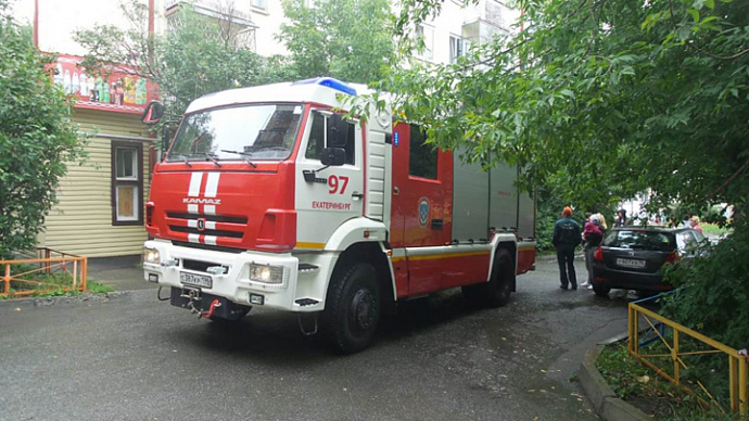 В Екатеринбурге эвакуировали свыше 100 человек из-за пожара в общежитии