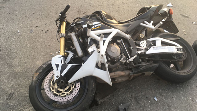 В Екатеринбурге мотоциклист покалечился в аварии с ВАЗ-2110