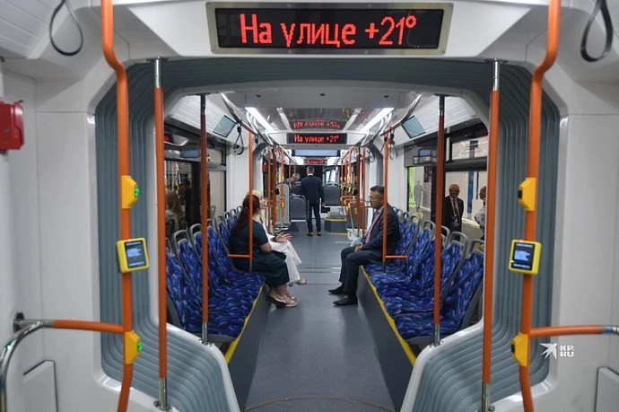 Первый российский трёхсекционный трамвай презентовали на выставке ИННОПРОМ-2023
