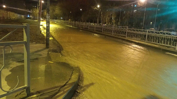 В Екатеринбурге Втузгородок остался без холодной воды из-за потопа