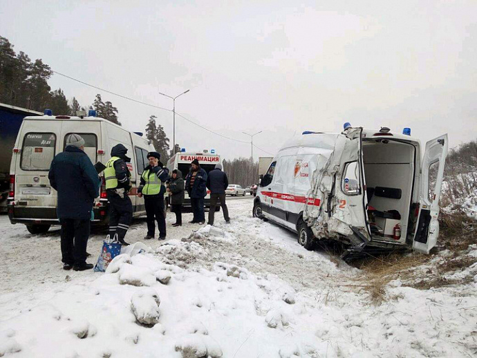 Под Екатеринбургом произошло серьёзное ДТП с участием скорой