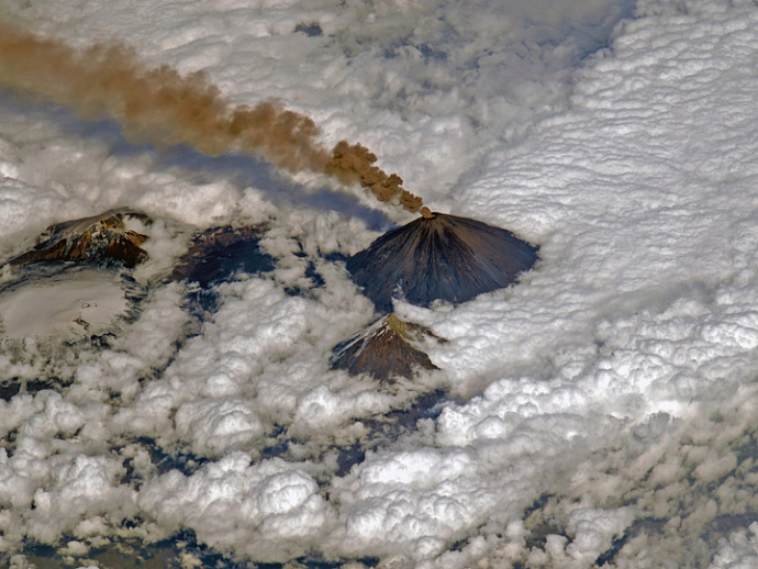 Российский космонавт заснял извержение вулкана на Камчатке