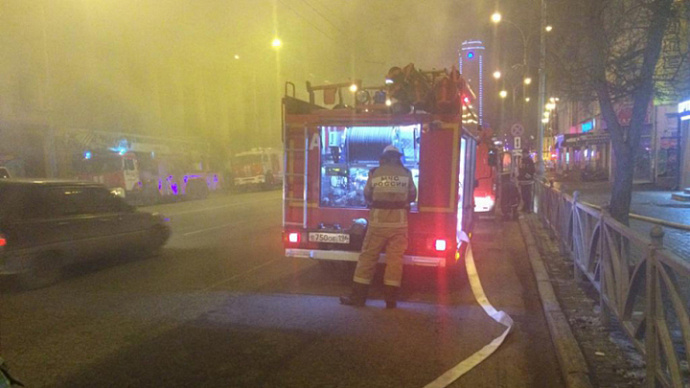 В Екатеринбурге ночью сгорел склад на улице Малышева