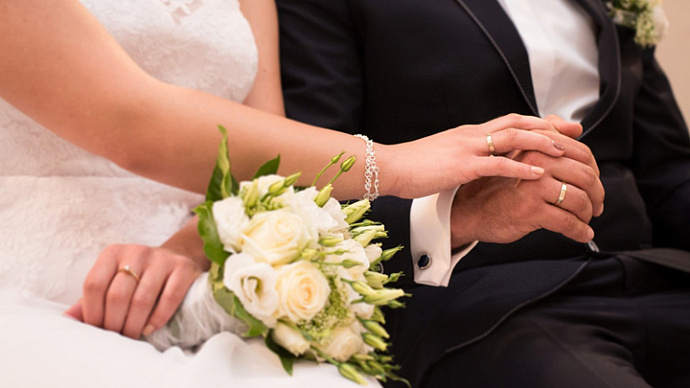 Свадьбы не по расписанию и штрафы по долёвке: что меняется в России с 1 октября