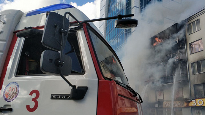 Крупный пожар на улице Вайнера в Екатеринбурге ликвидирован
