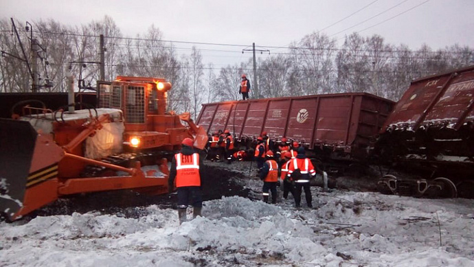 Власти проконтролируют восстановление участка СвЖД, где сошли 16 вагонов