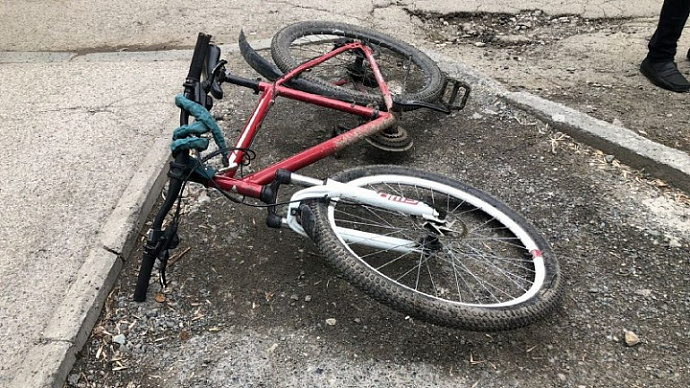 В Екатеринбурге водитель «Лады» сбил велосипедиста