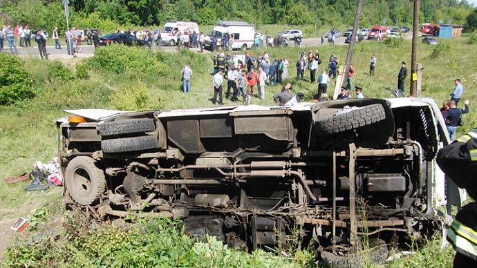 В Орловской области автобус столкнулся с поездом, четыре человека погибли