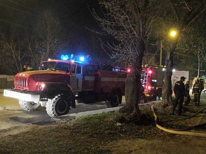 Жильцов 16-этажки в Екатеринбурге эвакуировали из-за ночного пожара
