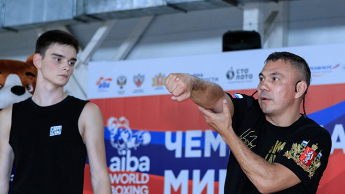 Костя Цзю провёл открытую тренировку перед ЧМ по боксу в Екатеринбурге