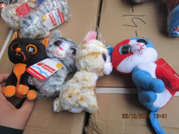Екатеринбургские таможенники задержали 4500 милых игрушек-глазастиков
