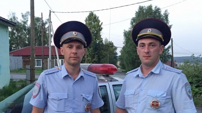 На Среднем Урале полицейские спасли мужчину с выпавшим плечевым суставом