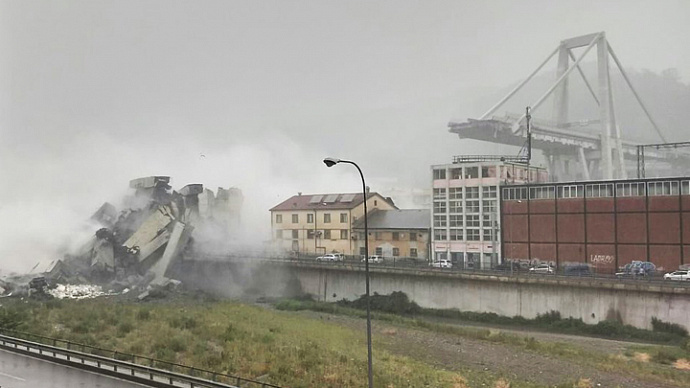В Италии обрушился автомобильный мост, есть погибшие