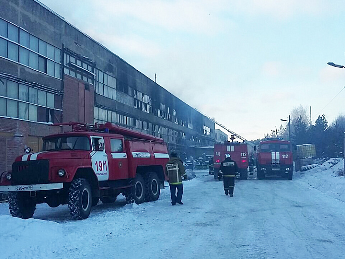 Площадь пожара в посёлке Бобровском достигла 1000 квадратных метров