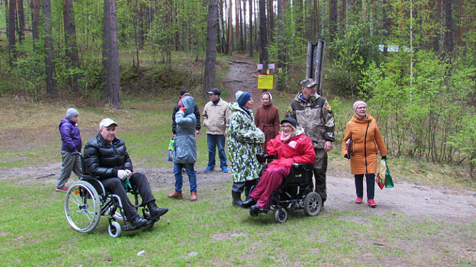 Свердловские колясочники протестировали туристическую тропу в «Бажовских местах»