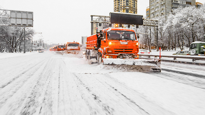 Екатеринбург под снегом: как проходит уборка улиц