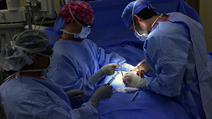 Уральские хирурги впервые исправили врождённый порок младенцу весом 530 грамм