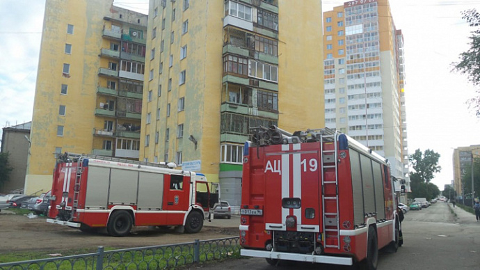 На Эльмаше эвакуировали 50 человек из-за пожара в девятиэтажке