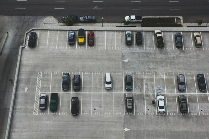 В России на платных парковках могут отменить штрафы