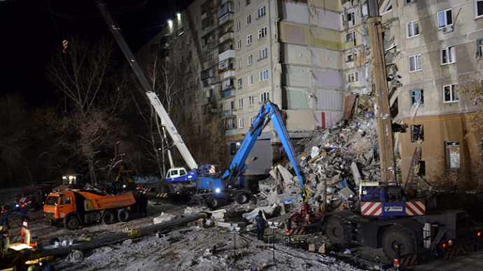 Из-под руин дома в Магнитогорске достали живого десятимесячного малыша