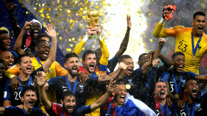Франция стала чемпионом мира по футболу спустя 20 лет, обыграв хорватов